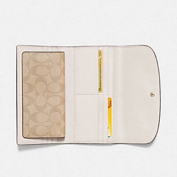 ⭐️ SALE ⭐️ AUTHENTIC COACH Checkbook Wallet- NWT - Picture 2 of 5